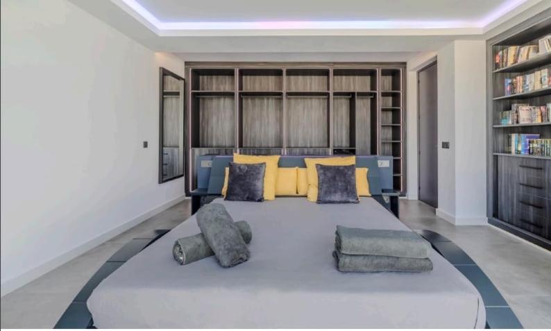 Brand New Modern Villa *